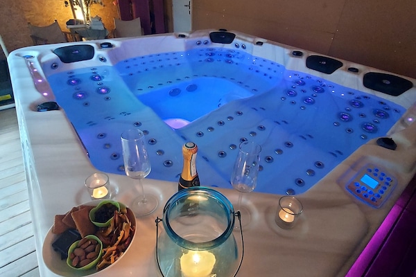 Indoor spa tub