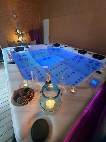 Naturally-calm – Nature Retreat near Mont Saint Michel Bay (SPA for an Extra Fee)