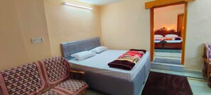 Room - Meena Heritage Skyline, 2BHK on Mall Road (Mussoorie)