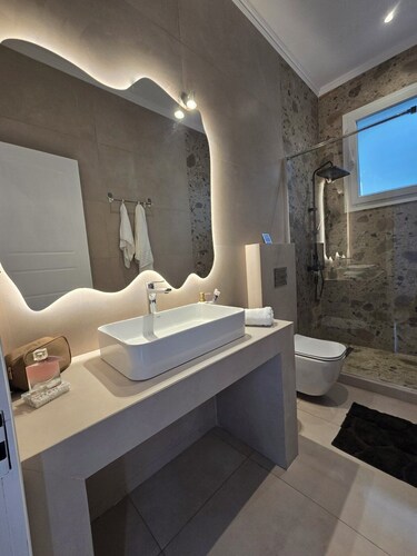 Epaminondas 3-bedroom Stone House