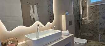 Epaminondas 3-bedroom Stone House