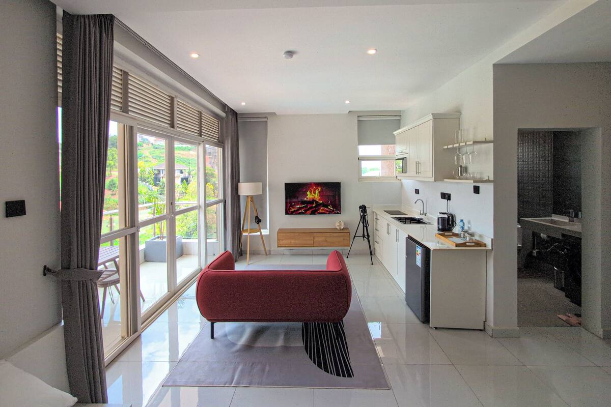Superior Studio Suite, Pool View | Living area