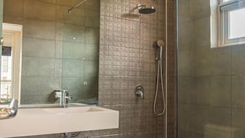 Studio, Balcony, Pool View | Bathroom