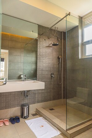 Studio, Balcony, Pool View | Bathroom | Free toiletries, slippers, towels, soap - AMAYA HOTEL (Kampala)