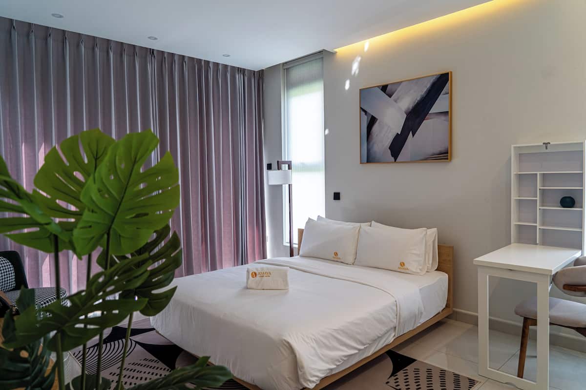 Premium bedding, blackout drapes, WiFi (free)