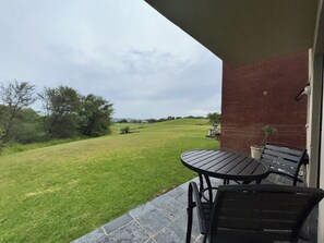 Outdoor dining - Nestled Sanctuary @Jackal Creek Golf Estate South Africa (Roodepoort)