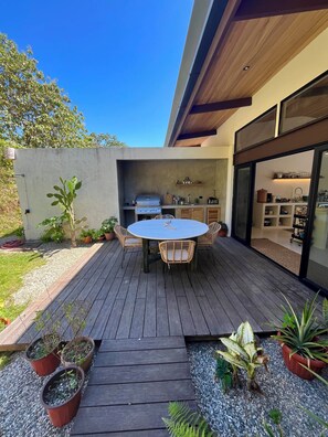 Outdoor dining - Vrbo Property (Pavones)