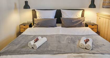 MiCasa Rooms - Old building flair in a renovated monument, close to the trade fair and EGA, parking