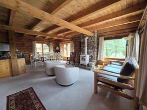 Living area - Cabin by the Creek in Stanley Basin (Sawtooth City)