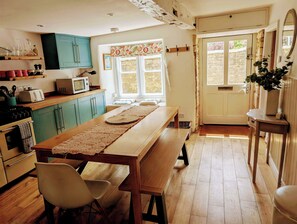 Private kitchen - A beautiful eighteenth century townhouse in the heart of Tetbury. (Tetbury)