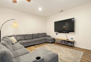Living area - wildflower retreat (McGaheysville)