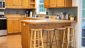 Private kitchen - wildflower retreat (McGaheysville)