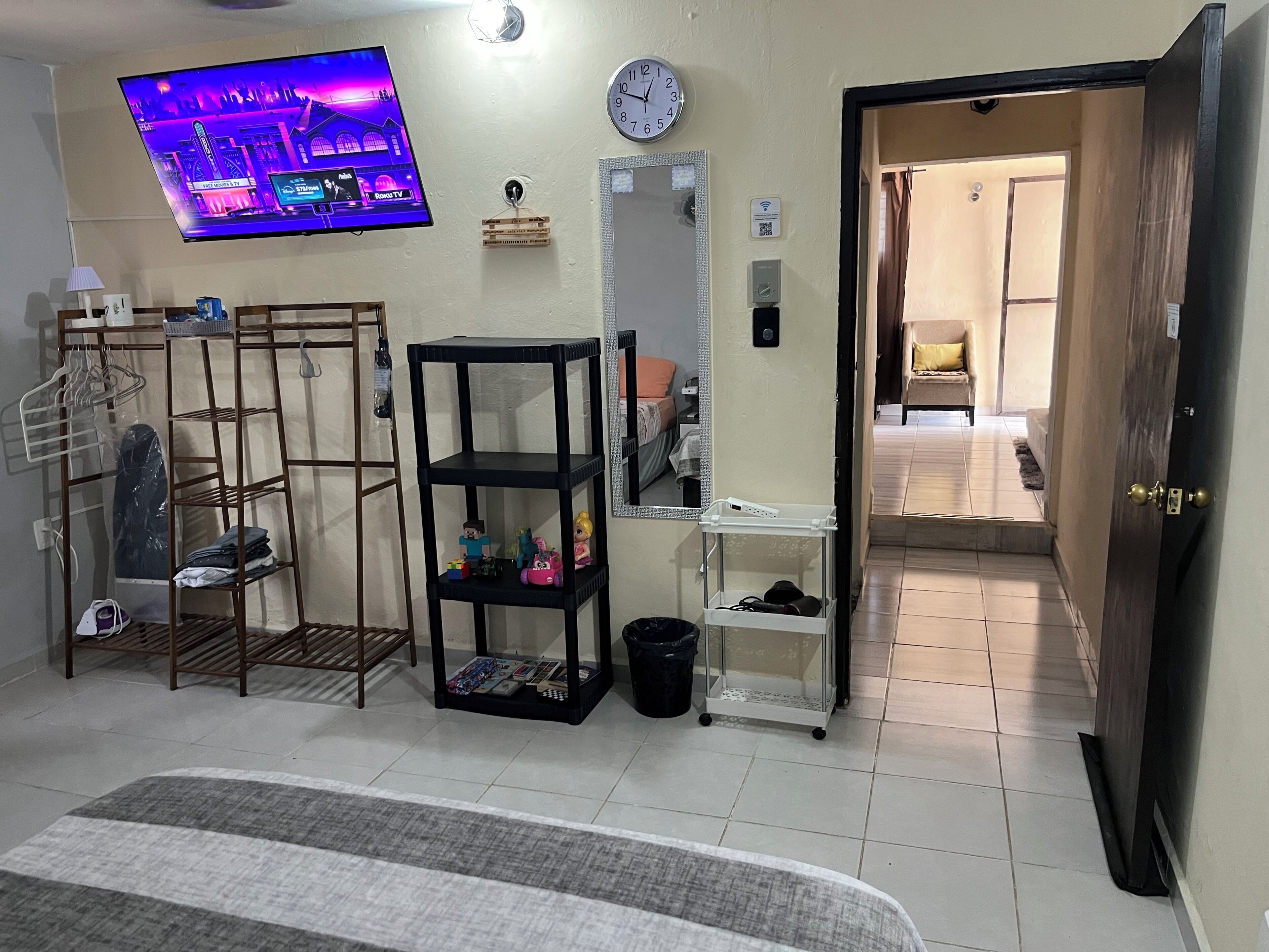 1 chambre, fer et planche à repasser, Wi-Fi gratuit, draps fournis