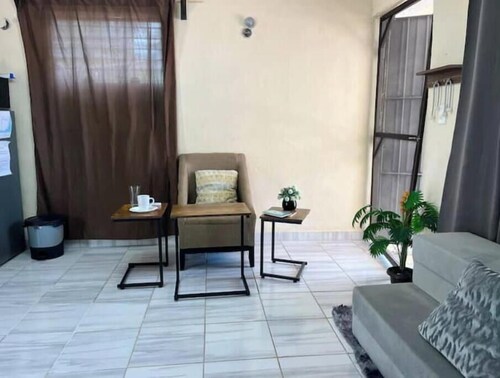 Apartment with Wi-Fi, A/C, and parking—near downtown and the boulevard