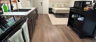 Cozy Saratoga Studio Retreat - Travel Nurses, Traveling professionals, Students
