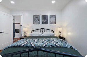 3 bedrooms, iron/ironing board, free WiFi, bed sheets - Modern Mountain Haus with Hot Tub & Fire Place (Tobyhanna)