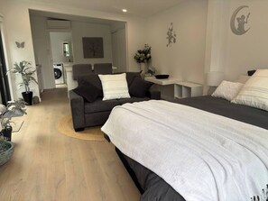 Free WiFi, bed sheets - The Enchanted Studio - New 1 Bedroom Coastal Stay (Cape Woolamai)