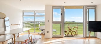 Apartment, Balcony Overlooking Fistral, Sea Views!
