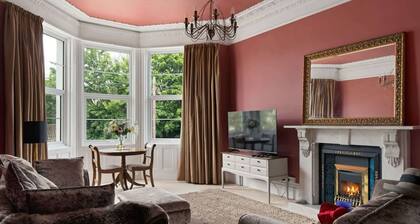 Beautiful Victorian Apartment with Private Parking