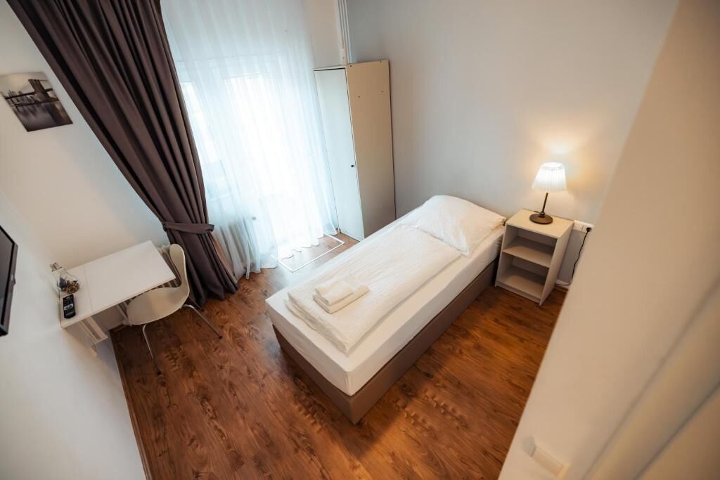 Eenpersoonskamer, balkon, uitzicht op de stad (Z1) | Gratis wifi, beddengoed