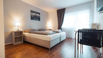 Superior-Zweibettzimmer, Balkon, Blick auf den Innenhof (Z2) | Kostenloses WLAN, Bettwäsche