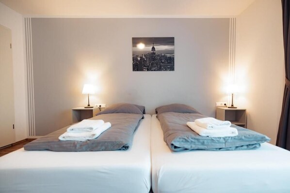 Superior Twin Room, Balcony, Courtyard View (Z2)