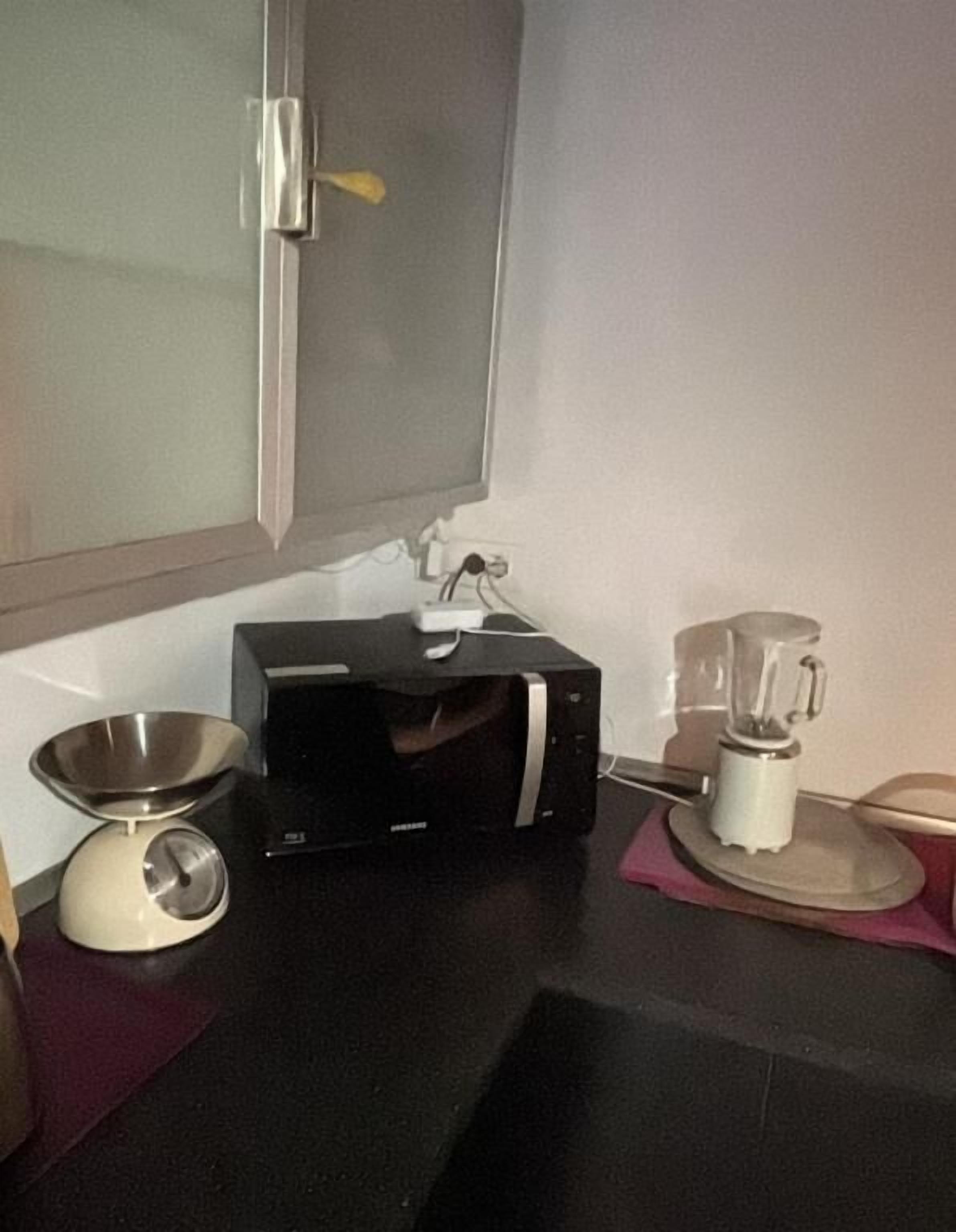 Double Room, River View | Private kitchen