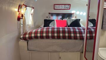 1 bedroom, internet, bed sheets