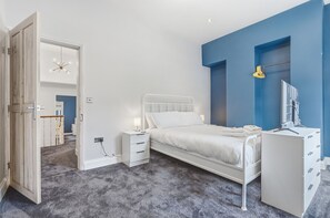 Iron/ironing board, free WiFi, bed sheets - Gorgeous Terraced House in York - Pass the Keys (York)
