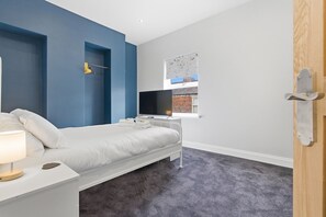 Iron/ironing board, free WiFi, bed sheets - Gorgeous Terraced House in York - Pass the Keys (York)