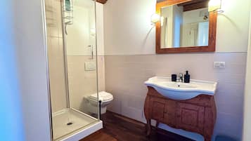 Double Room, Hill View | Bathroom
