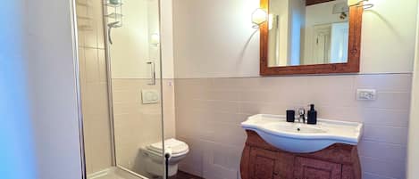 Double Room, Hill View | Bathroom