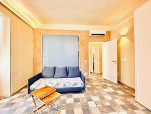 Room - Vrbo Property (Finale Ligure)