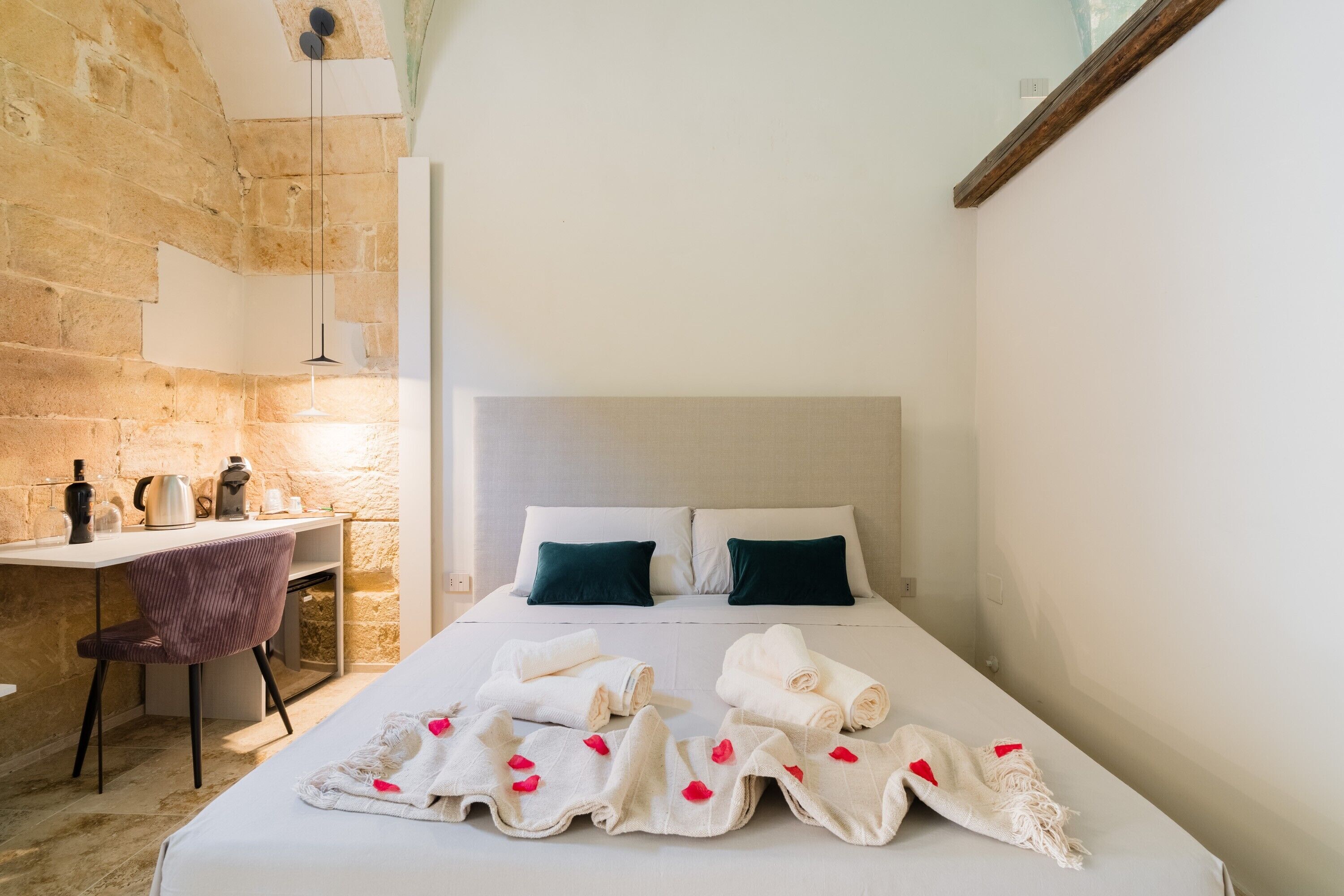WiFi, bed sheets