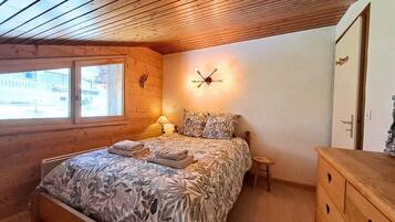 2 bedrooms, iron/ironing board, bed sheets