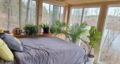 Private farmhouses w/6 acre lake, 2 hours from DC, Tidewater 1 hour from RVA