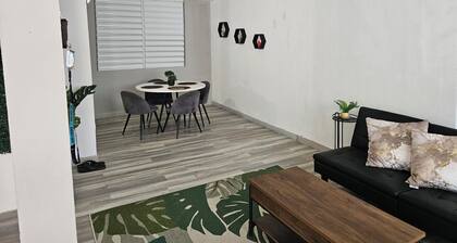 Cozy 3 BR Luquillo bungalow. Close proximity to beach, kiosks, and rainforest.