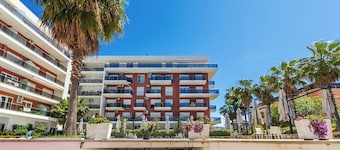 Waterfront Cozy Apartment | 1BR with Free Parking by PikHost