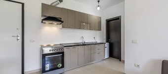 Waterfront Cozy Apartment | 1BR with Free Parking by PikHost