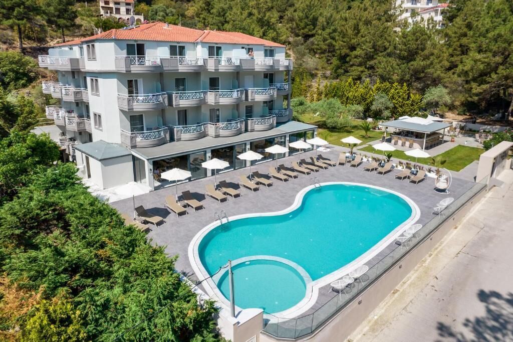 15 outdoor pools
