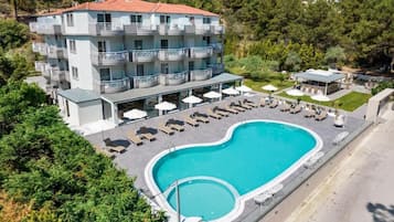 15 outdoor pools