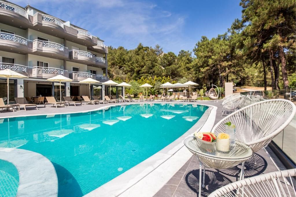 15 outdoor pools