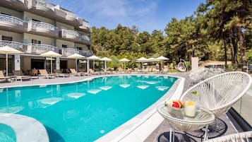15 outdoor pools