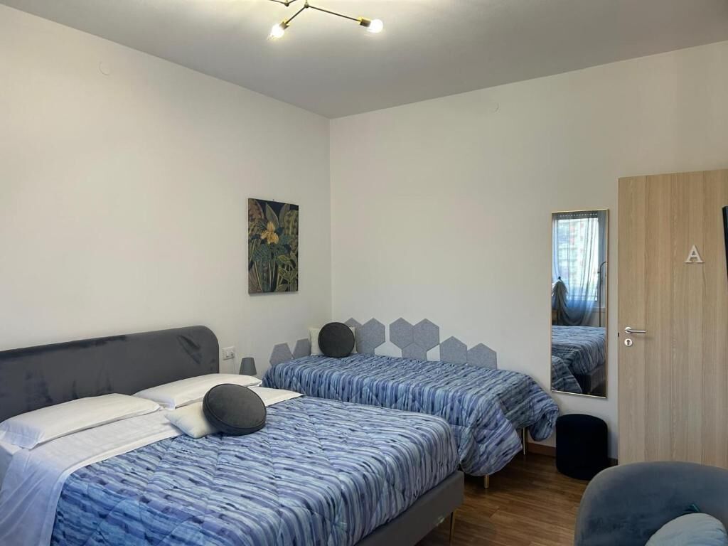 Doppia Deluxe, balcone, vista cortile | Una cassaforte in camera, ferro/asse da stiro, Wi-Fi gratuito