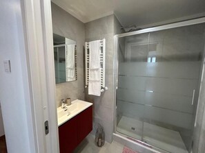Triple Room, City View | Bathroom - COMFORT ACCOMMODATION ROOM (Bergamo)