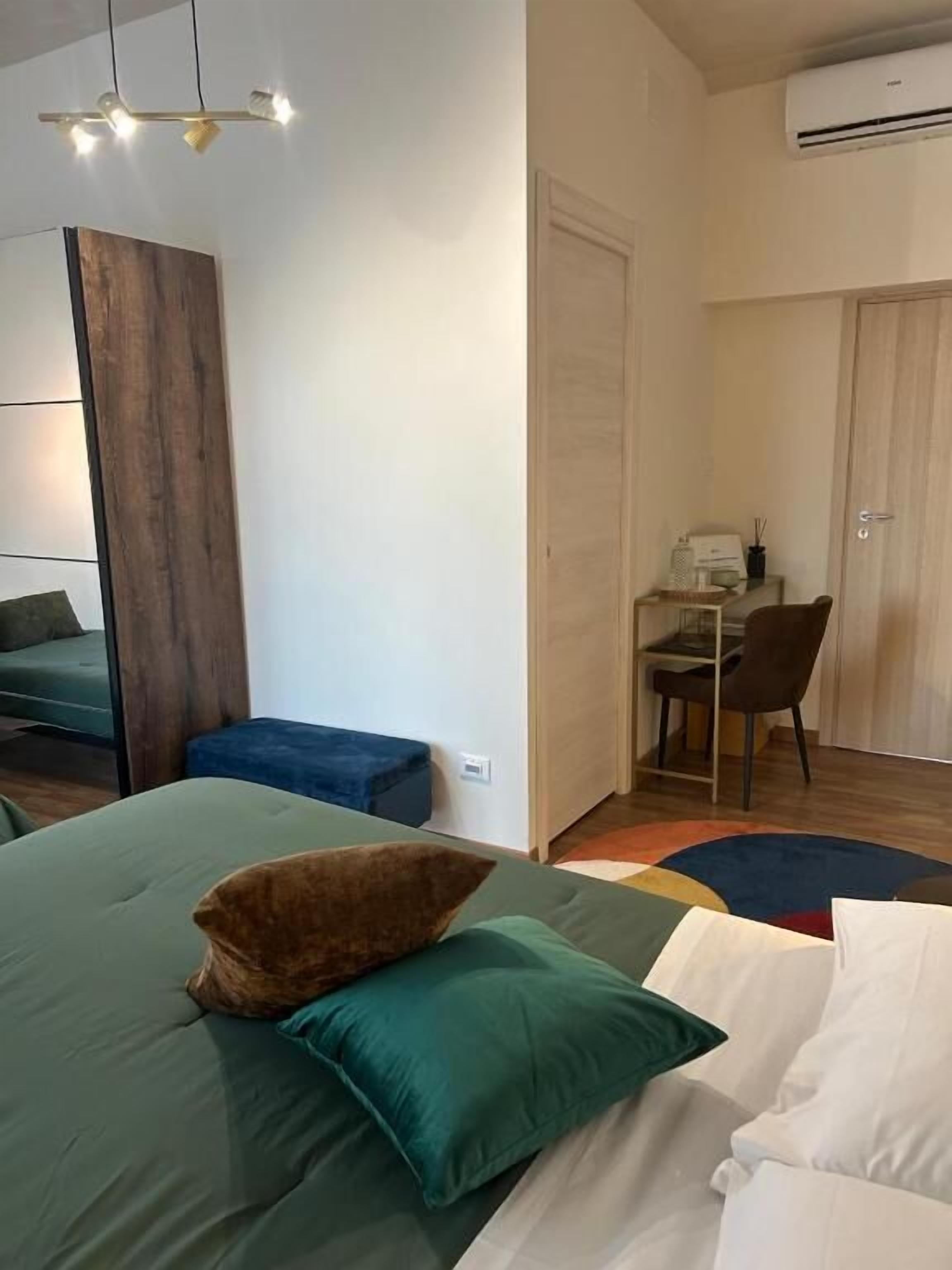 In-room safe, iron/ironing board, free WiFi