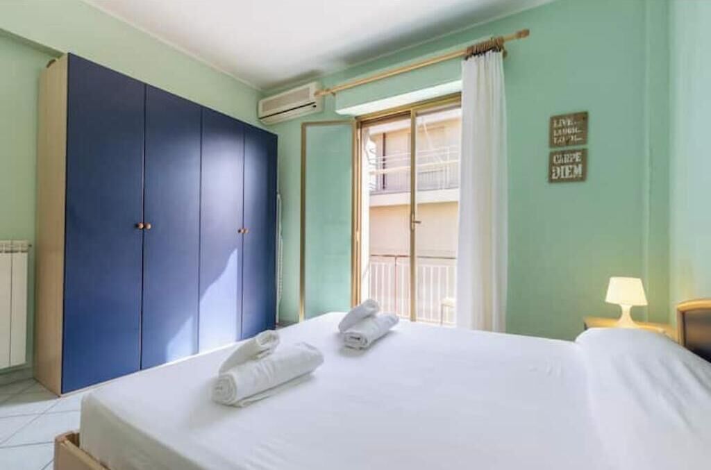 2 bedrooms, iron/ironing board, bed sheets