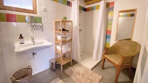 A bathroom with a sink, shower, and a chair. - Family B&B in the heart of the horses (Jouques)