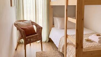 2 bedrooms, iron/ironing board, bed sheets