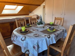 Dining - Spacious, quiet gîte close to the forest (Saint-Amé)